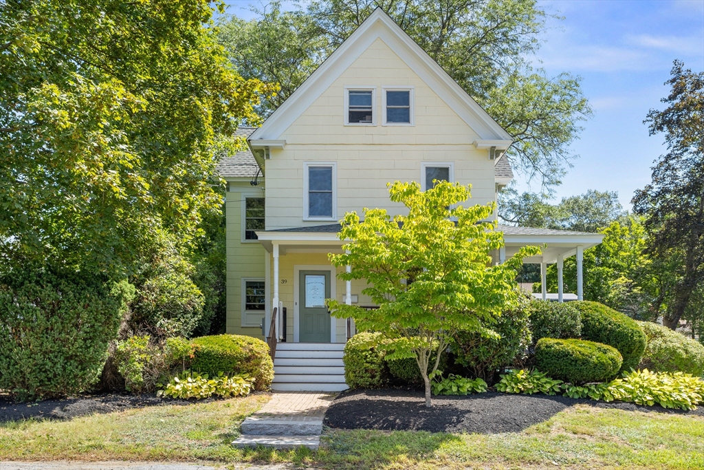 39 Bennett Street, Hudson, Massachusetts, 3 Bedrooms Bedrooms, 6 Rooms Rooms,2 BathroomsBathrooms,Residential Lease,For Rent,Bennett Street,73439665