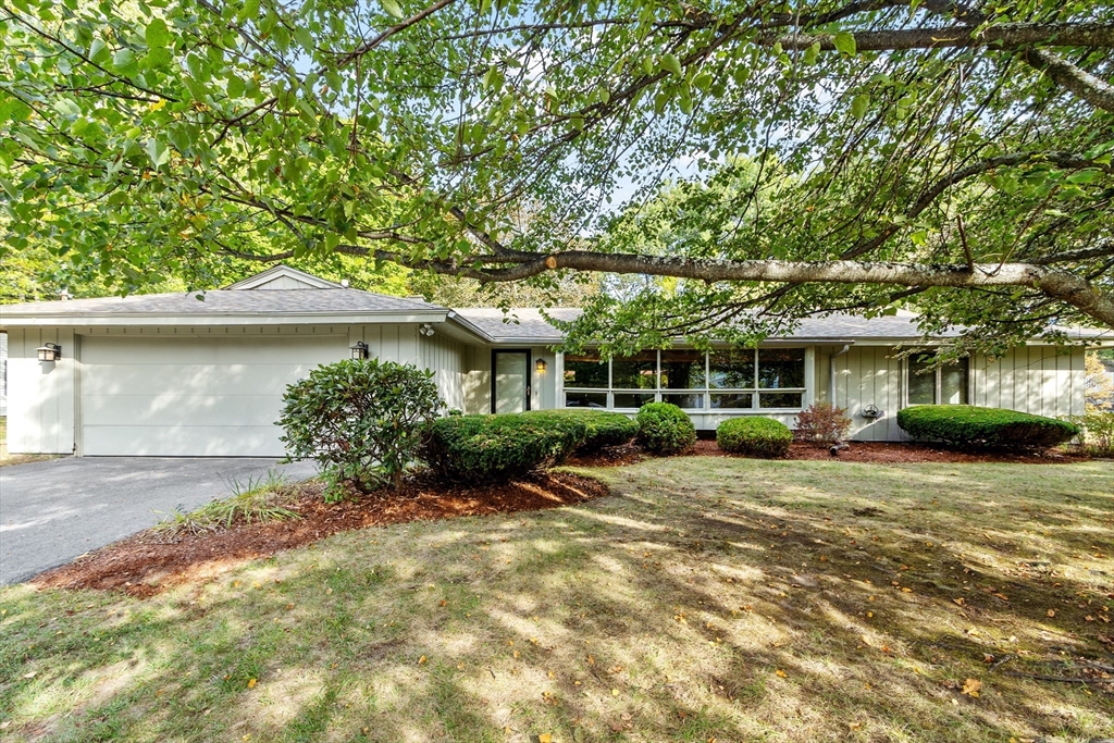 5 Montcastle Dr, Chelmsford, Massachusetts, 4 Bedrooms Bedrooms, 8 Rooms Rooms,2.5 BathroomsBathrooms,Residential,For Sale,Montcastle Dr,73440428