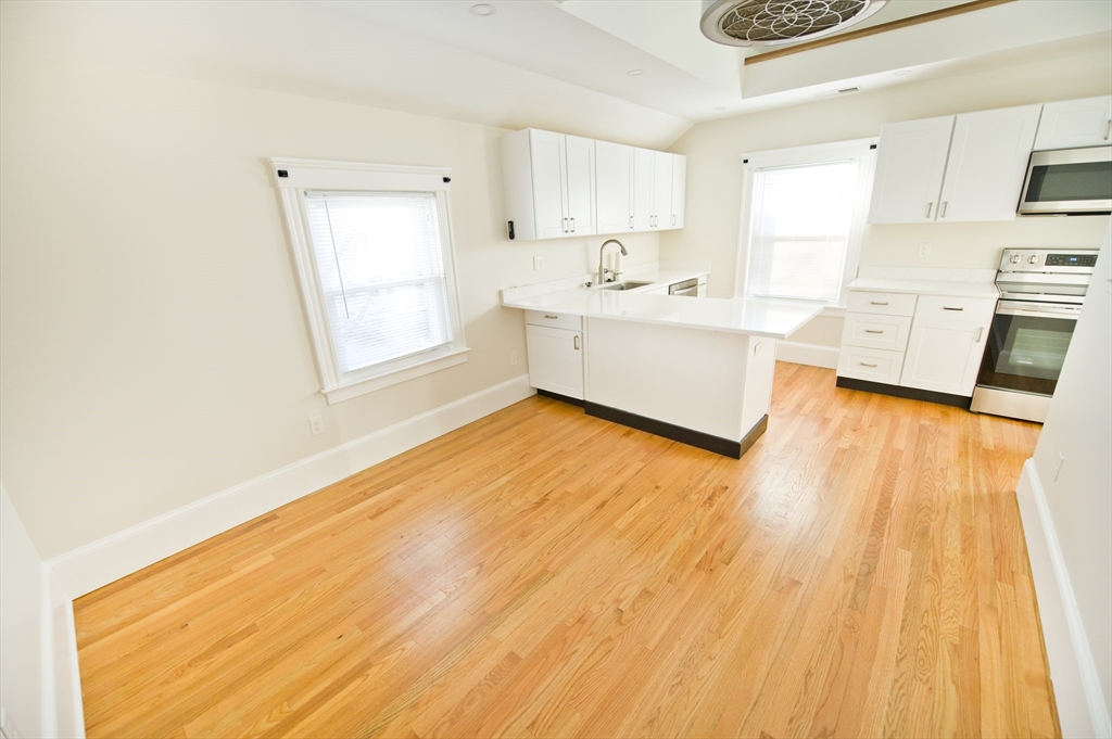 7 Morrill St, Boston, Massachusetts, 1 Bedroom Bedrooms, 3 Rooms Rooms,1 BathroomBathrooms,Residential Lease,For Rent,Morrill St,73438323