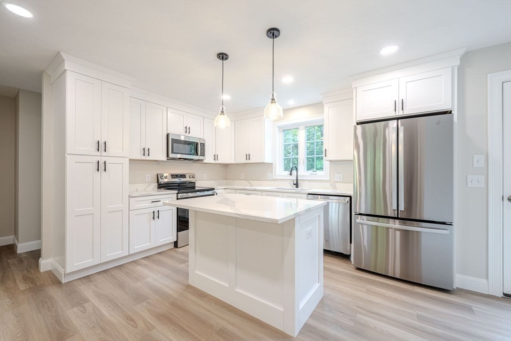 33 Tainter Hill Rd, Millbury, Massachusetts, 3 Bedrooms Bedrooms, 6 Rooms Rooms,2.5 BathroomsBathrooms,Residential,For Sale,Tainter Hill Rd,73441838