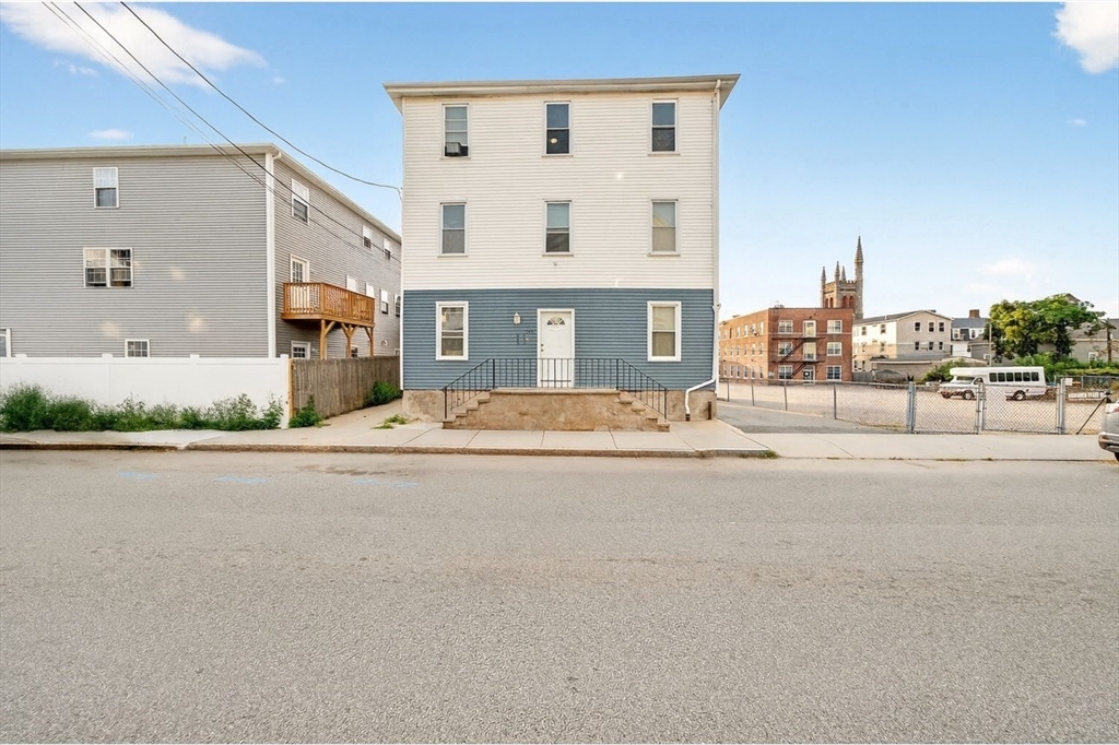 130 High St, Fall River, Massachusetts, 7 Bedrooms Bedrooms, 19 Rooms Rooms,6 BathroomsBathrooms,Residential Income,For Sale,High St,73431814