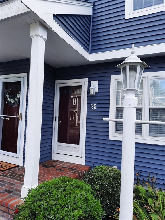 25 Hobart Lane, Rockland, Massachusetts, 2 Bedrooms Bedrooms, 5 Rooms Rooms,2 BathroomsBathrooms,Residential Lease,For Rent,Hobart Lane,73441416