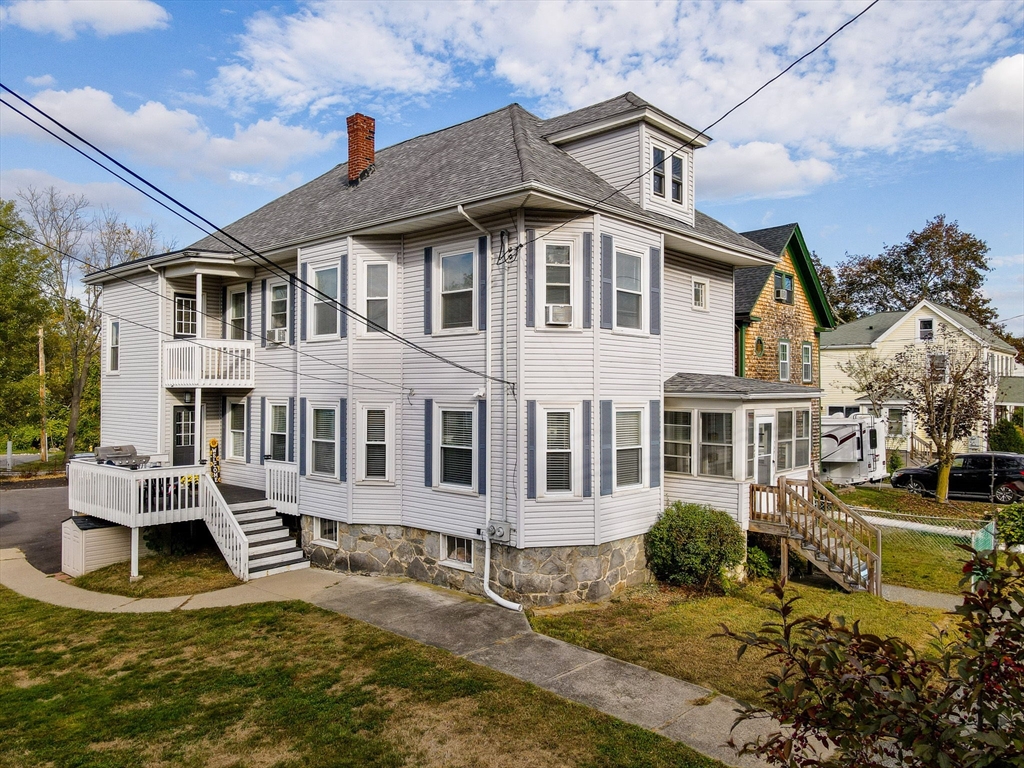 241-243 Broadway, Haverhill, Massachusetts, 5 Bedrooms Bedrooms, 11 Rooms Rooms,2 BathroomsBathrooms,Residential Income,For Sale,Broadway,73441139