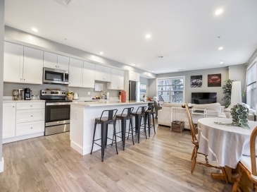 245 Bussey St, Dedham, Massachusetts, 1 Bedroom Bedrooms, 3 Rooms Rooms,1 BathroomBathrooms,Residential Lease,For Rent,Bussey St,73351757