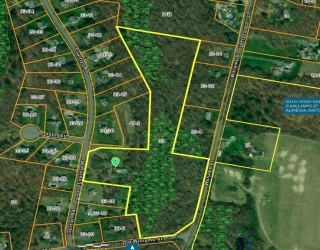 2689 Courtlyn Rd, Dighton, Massachusetts, 5 Bedrooms Bedrooms, 10 Rooms Rooms,3 BathroomsBathrooms,Residential Income,For Sale,Courtlyn Rd,73442548