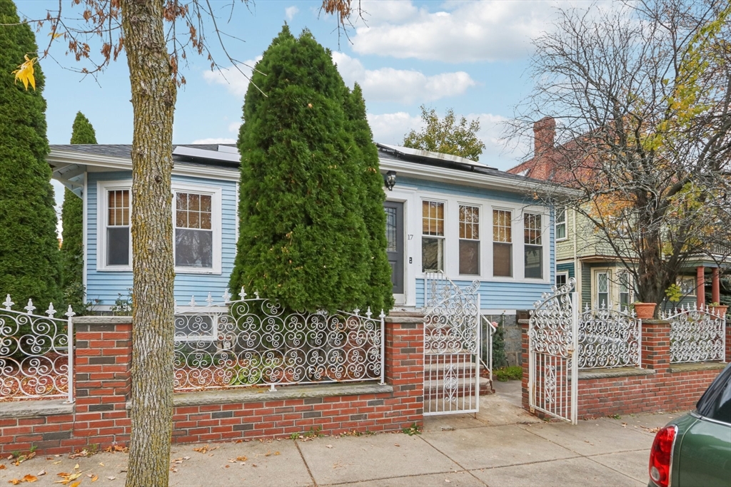 17 Virginia St, Boston, Massachusetts, 3 Bedrooms Bedrooms, 6 Rooms Rooms,1.5 BathroomsBathrooms,Residential Lease,For Rent,Virginia St,73447972