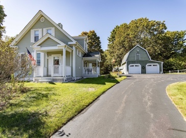 643 Center St, Raynham, Massachusetts, 4 Bedrooms Bedrooms, 10 Rooms Rooms,2 BathroomsBathrooms,Residential Income,For Sale,Center St,73440689
