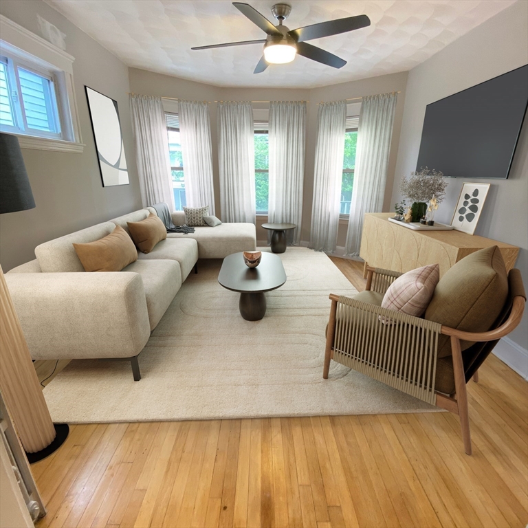 128 King St, Boston, Massachusetts, 3 Bedrooms Bedrooms, 7 Rooms Rooms,1 BathroomBathrooms,Residential Lease,For Rent,King St,73379742