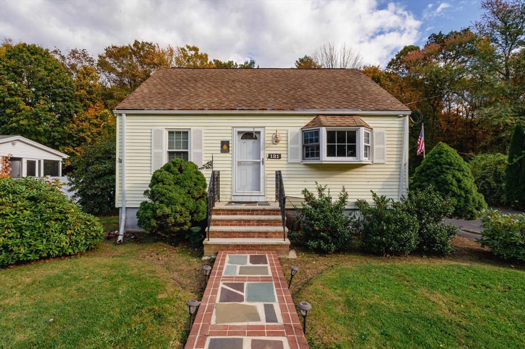 121 Ewing Dr., Stoughton, Massachusetts, 3 Bedrooms Bedrooms, 6 Rooms Rooms,1 BathroomBathrooms,Residential Lease,For Rent,Ewing Dr.,73448003