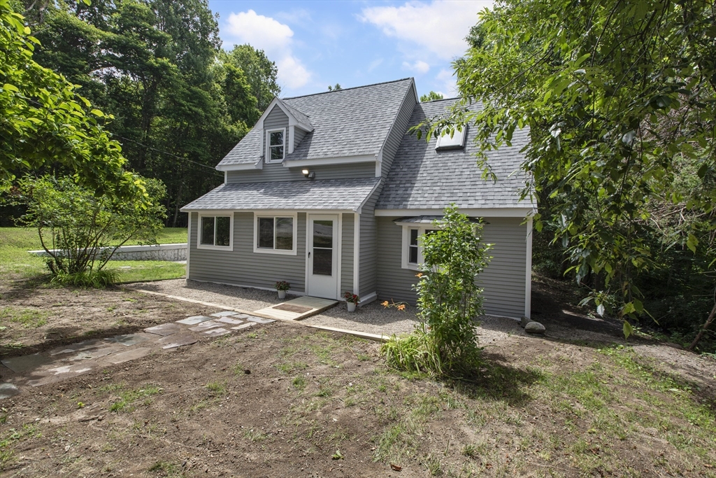 68 Birch Hill Rd, Douglas, Massachusetts, 3 Bedrooms Bedrooms, 8 Rooms Rooms,1 BathroomBathrooms,Residential,For Sale,Birch Hill Rd,73401127