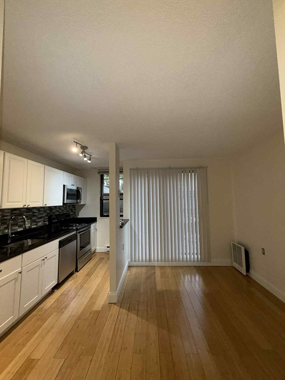 118 Centre Street, Brookline, Massachusetts, 2 Bedrooms Bedrooms, 4 Rooms Rooms,1.5 BathroomsBathrooms,Residential Lease,For Rent,Centre Street,73450007