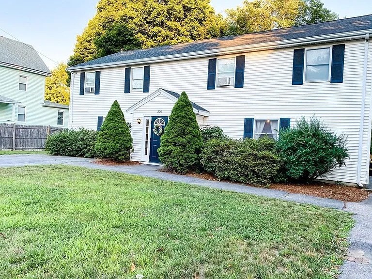 220 Hartford St., Natick, Massachusetts, 3 Bedrooms Bedrooms, 6 Rooms Rooms,1.5 BathroomsBathrooms,Residential Lease,For Rent,Hartford St.,73439298