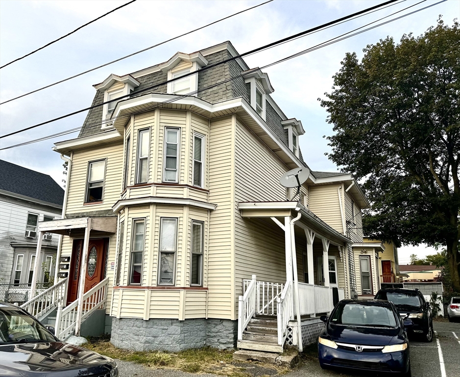 27 W 5th St, Lowell, Massachusetts, 7 Bedrooms Bedrooms, 14 Rooms Rooms,3 BathroomsBathrooms,Residential Income,For Sale,W 5th St,73433528