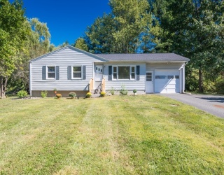 40 Farmington Road, Amherst, Massachusetts, 3 Bedrooms Bedrooms, 6 Rooms Rooms,1 BathroomBathrooms,Residential,For Sale,Farmington Road,73431393