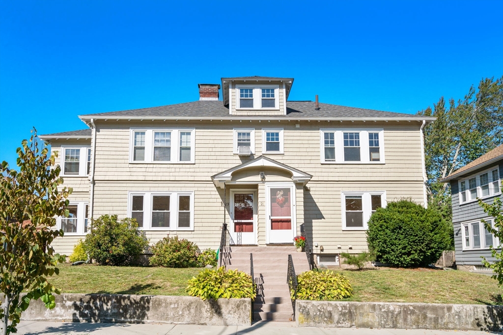 21-23 Noble St, Newton, Massachusetts, 5 Bedrooms Bedrooms, 12 Rooms Rooms,2 BathroomsBathrooms,Residential Income,For Sale,Noble St,73431855