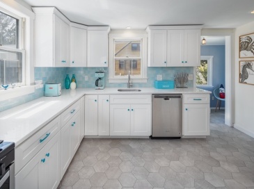 203 Northern Ave, Newburyport, Massachusetts, 3 Bedrooms Bedrooms, 7 Rooms Rooms,1 BathroomBathrooms,Residential Lease,For Rent,Northern Ave,73410592