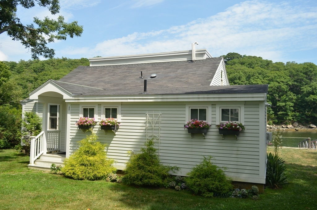 1 Chester Square, Gloucester, Massachusetts, 4 Bedrooms Bedrooms, 5 Rooms Rooms,3 BathroomsBathrooms,Residential Lease,For Rent,Chester Square,73426994