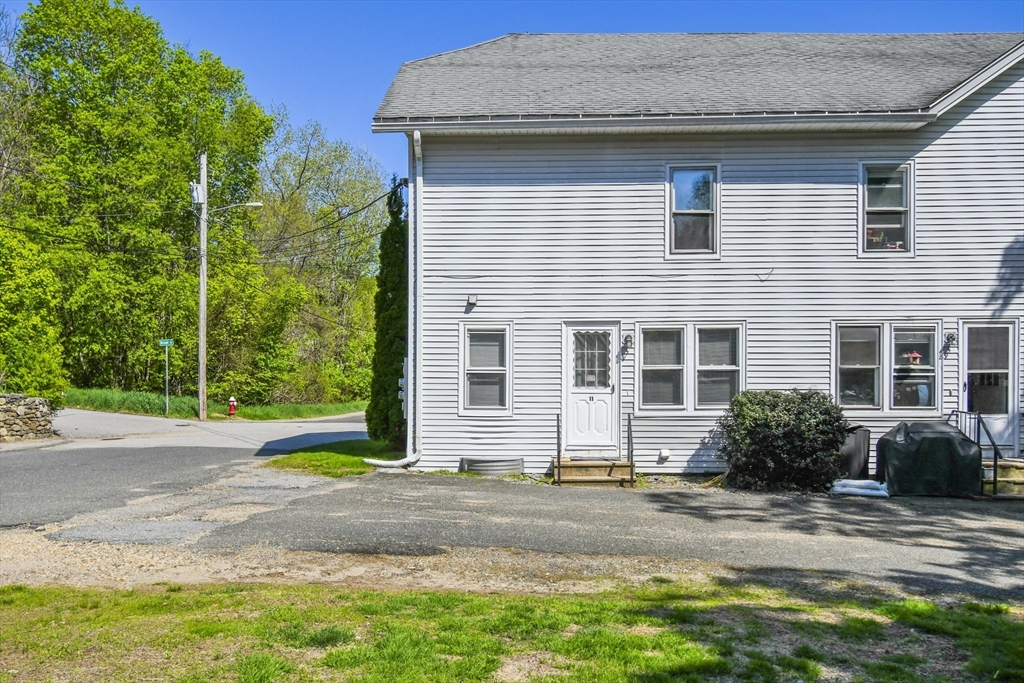 11 Broad Street, Hardwick, Massachusetts, 3 Bedrooms Bedrooms, 5 Rooms Rooms,1 BathroomBathrooms,Residential,For Sale,Broad Street,73378398