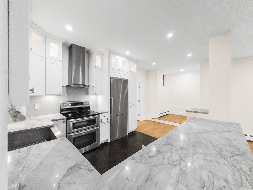 71-73 Perkins Street, Boston, Massachusetts, 2 Bedrooms Bedrooms, 4 Rooms Rooms,2 BathroomsBathrooms,Residential Lease,For Rent,Perkins Street,73430090