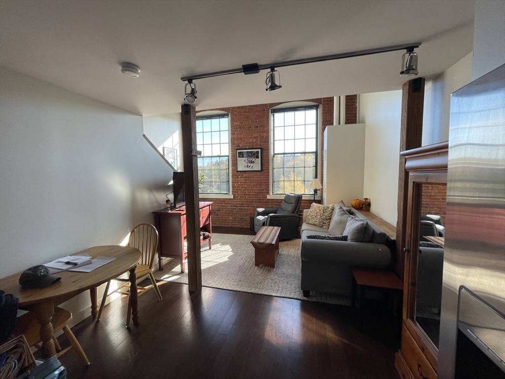 48 Water Street, Worcester, Massachusetts, 1 Bedroom Bedrooms, 3 Rooms Rooms,1.5 BathroomsBathrooms,Residential Lease,For Rent,Water Street,73431468