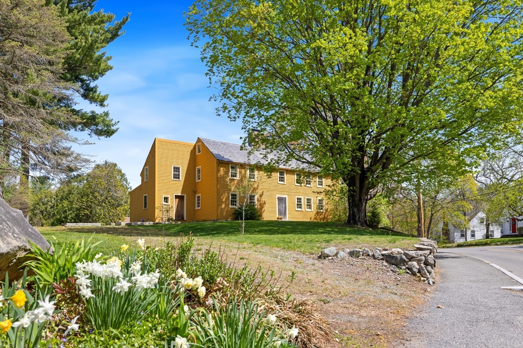 483 Franklin Street, Reading, Massachusetts, 4 Bedrooms Bedrooms, 9 Rooms Rooms,3 BathroomsBathrooms,Residential,For Sale,Franklin Street,73371871