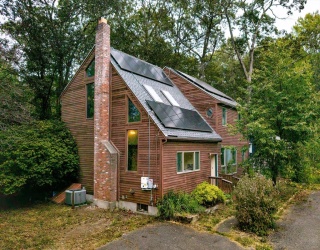 25 Fuller Ave, Lancaster, Massachusetts, 3 Bedrooms Bedrooms, 8 Rooms Rooms,2 BathroomsBathrooms,Residential,For Sale,Fuller Ave,73424398