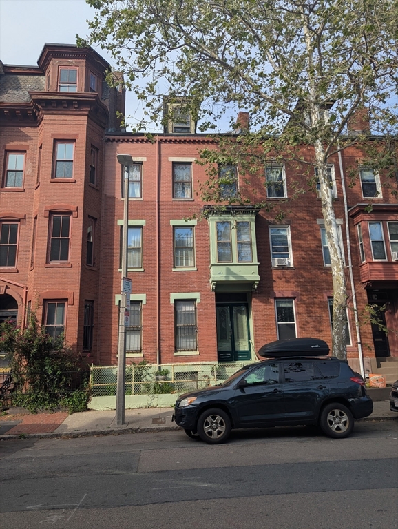 239 Northampton St, Boston, Massachusetts, 3 Bedrooms Bedrooms, 10 Rooms Rooms,3 BathroomsBathrooms,Residential Income,For Sale,Northampton St,73405640