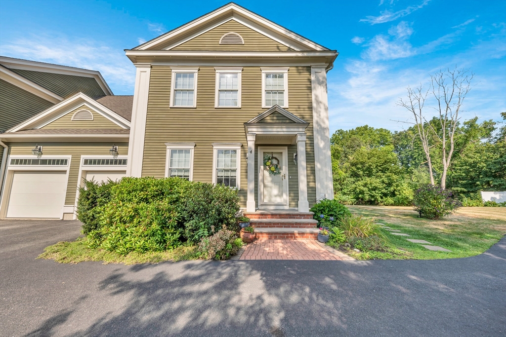 4 Stewart St, West Newbury, Massachusetts, 3 Bedrooms Bedrooms, 8 Rooms Rooms,2.5 BathroomsBathrooms,Residential,For Sale,Stewart St,73417619