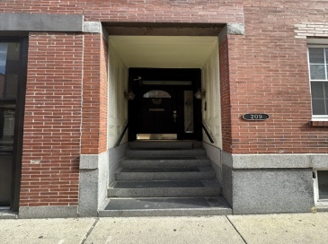 209 Salem Street, Boston, Massachusetts, 5 Bedrooms Bedrooms, 9 Rooms Rooms,3 BathroomsBathrooms,Residential Income,For Sale,Salem Street,73433406