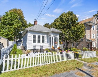 32 Kosta Street, Worcester, Massachusetts, 2 Bedrooms Bedrooms, 4 Rooms Rooms,1 BathroomBathrooms,Residential,For Sale,Kosta Street,73435357