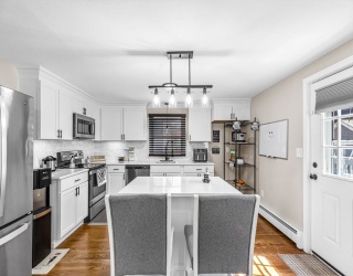 15 Woodlawn Av, Enfield, Connecticut, 3 Bedrooms Bedrooms, 6 Rooms Rooms,1.5 BathroomsBathrooms,Residential,For Sale,Woodlawn Av,73429287