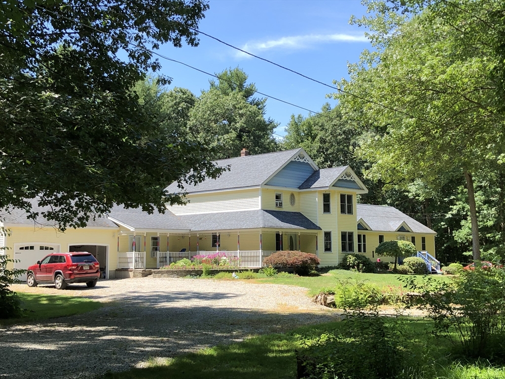 31 Bay Path Rd, Charlton, Massachusetts, 4 Bedrooms Bedrooms, 10 Rooms Rooms,4.5 BathroomsBathrooms,Residential,For Sale,Bay Path Rd,73436626