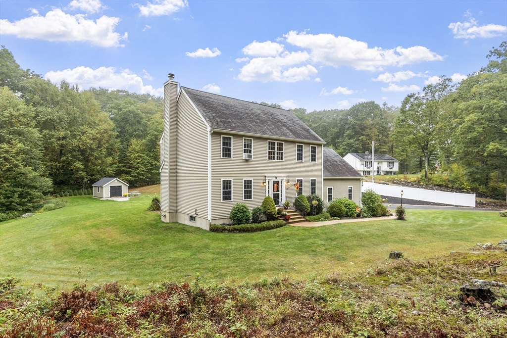 74 King Rd, Charlton, Massachusetts, 3 Bedrooms Bedrooms, 6 Rooms Rooms,2.5 BathroomsBathrooms,Residential,For Sale,King Rd,73436223