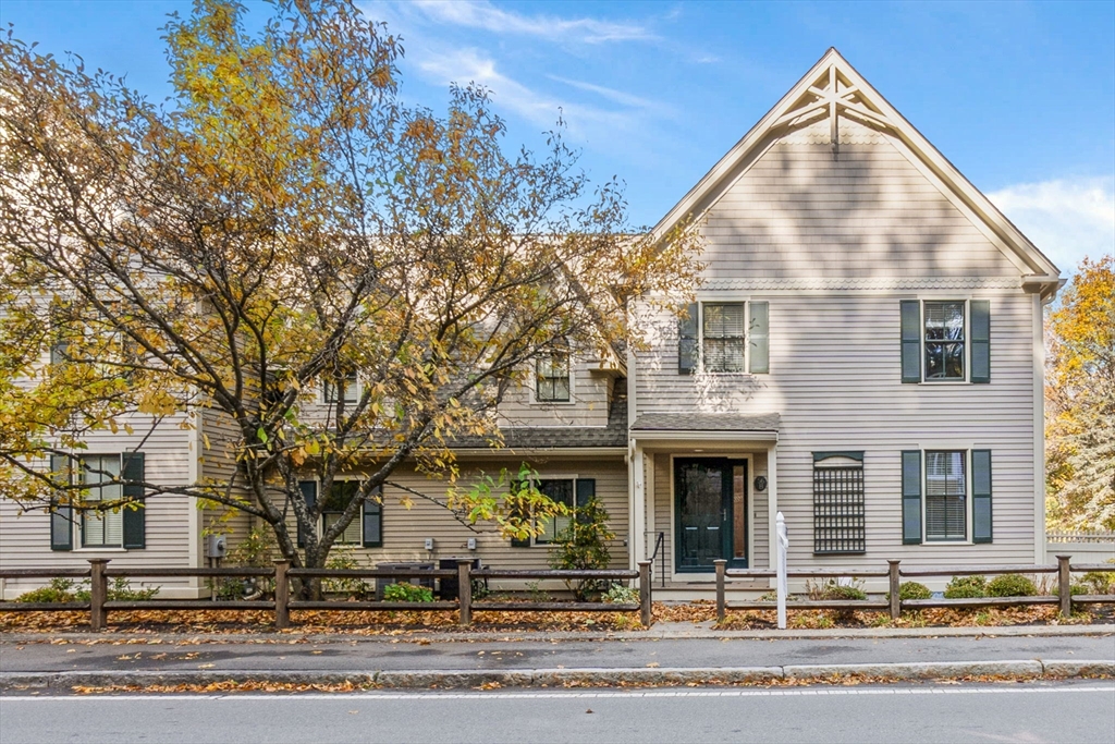 56 Brook St, Manchester, Massachusetts, 2 Bedrooms Bedrooms, 5 Rooms Rooms,2.5 BathroomsBathrooms,Residential Lease,For Rent,Brook St,73452884