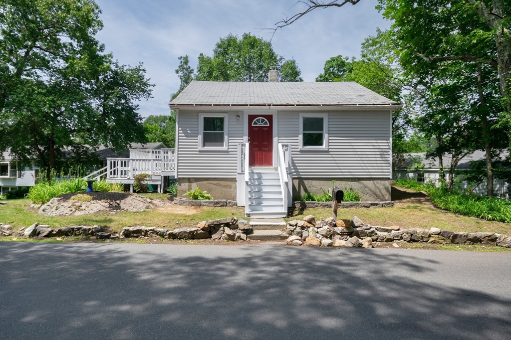 147 Fairmount Ave, Lynn, Massachusetts, 2 Bedrooms Bedrooms, 4 Rooms Rooms,1 BathroomBathrooms,Residential,For Sale,Fairmount Ave,73396289