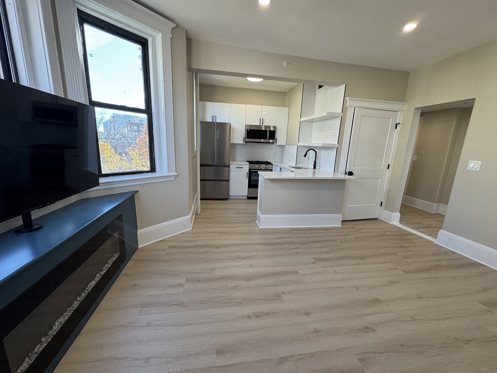 41 Edgerly Rd, Boston, Massachusetts, 1 Bedroom Bedrooms, 4 Rooms Rooms,1 BathroomBathrooms,Residential Lease,For Rent,Edgerly Rd,73452764