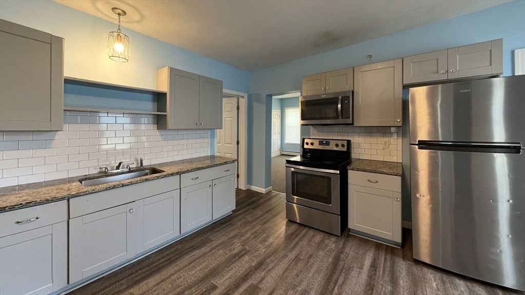 91 Main St, Webster, Massachusetts, 3 Bedrooms Bedrooms, 5 Rooms Rooms,1 BathroomBathrooms,Residential Lease,For Rent,Main St,73430426