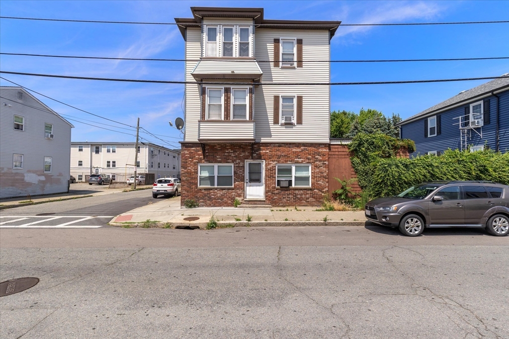 90 Hargraves St, Fall River, Massachusetts, 5 Bedrooms Bedrooms, 13 Rooms Rooms,3 BathroomsBathrooms,Residential Income,For Sale,Hargraves St,73400352
