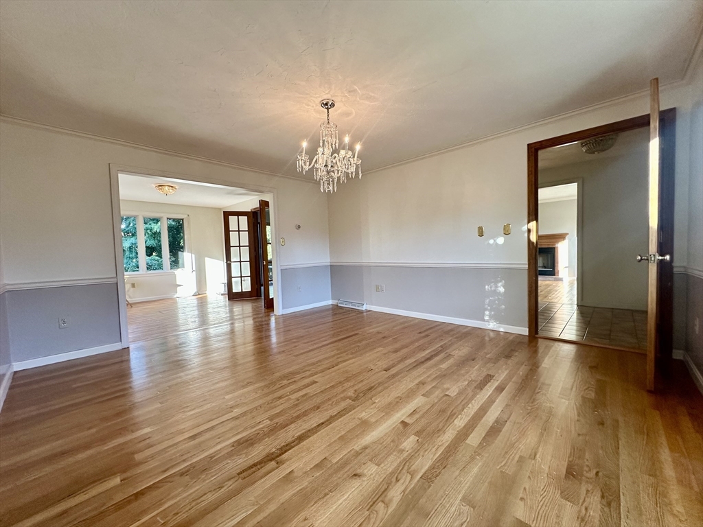 215 Main St, Waltham, Massachusetts, 4 Bedrooms Bedrooms, 8 Rooms Rooms,2.5 BathroomsBathrooms,Residential Lease,For Rent,Main St,73426882