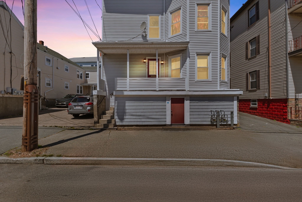 109 Davis St, New Bedford, Massachusetts, 2 Bedrooms Bedrooms, 5 Rooms Rooms,1 BathroomBathrooms,Residential Lease,For Rent,Davis St,73374402