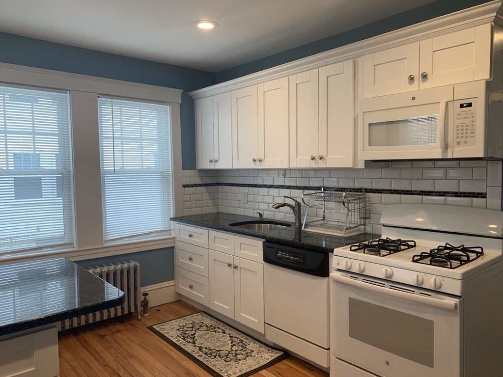 31 Clyde, Belmont, Massachusetts, 2 Bedrooms Bedrooms, 6 Rooms Rooms,1 BathroomBathrooms,Residential Lease,For Rent,Clyde,73453922