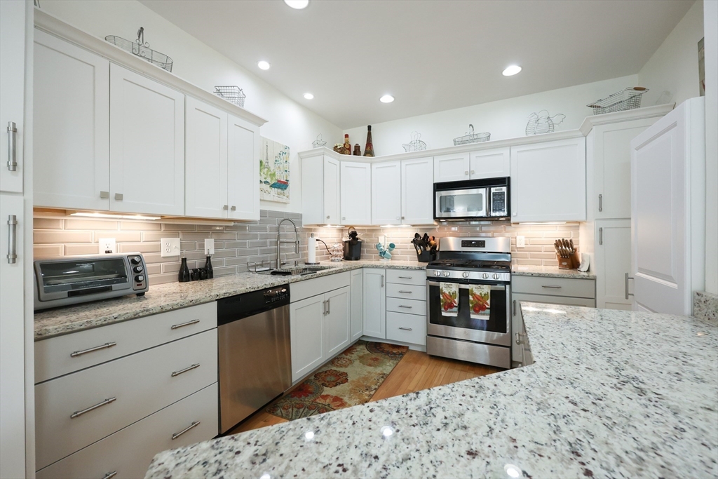 131 Fruit Hill, Providence, Rhode Island, 2 Bedrooms Bedrooms, 5 Rooms Rooms,2.5 BathroomsBathrooms,Residential,For Sale,Fruit Hill,73426803