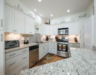 131 Fruit Hill, Providence, Rhode Island, 2 Bedrooms Bedrooms, 5 Rooms Rooms,2.5 BathroomsBathrooms,Residential,For Sale,Fruit Hill,73426803