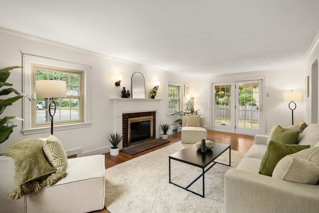 163 Day Street, Newton, Massachusetts, 3 Bedrooms Bedrooms, 6 Rooms Rooms,1.5 BathroomsBathrooms,Residential,For Sale,Day Street,73439074