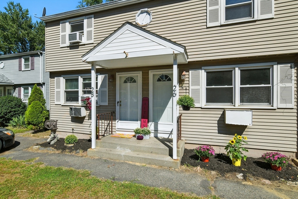 26-28 Moulton St, Springfield, Massachusetts, 4 Bedrooms Bedrooms, 8 Rooms Rooms,3 BathroomsBathrooms,Residential Income,For Sale,Moulton St,73426023