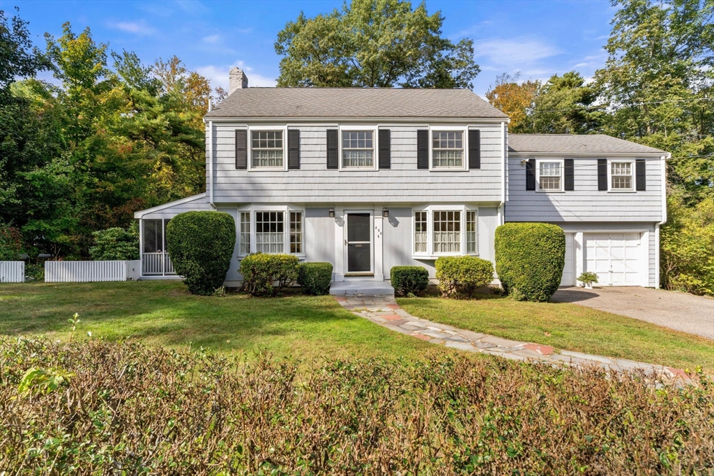 886 Gay Street, Westwood, Massachusetts, 4 Bedrooms Bedrooms, 7 Rooms Rooms,2.5 BathroomsBathrooms,Residential,For Sale,Gay Street,73437998