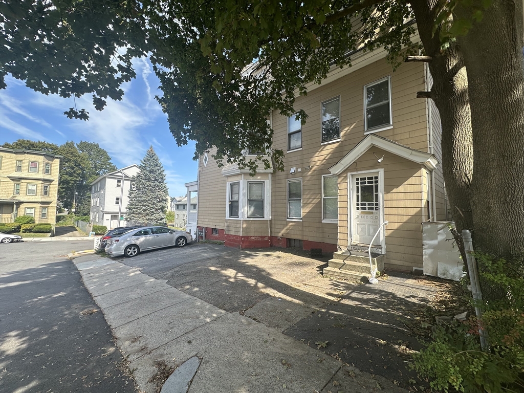 24 Grand St, Worcester, Massachusetts, 5 Bedrooms Bedrooms, 15 Rooms Rooms,3 BathroomsBathrooms,Residential Income,For Sale,Grand St,73430352