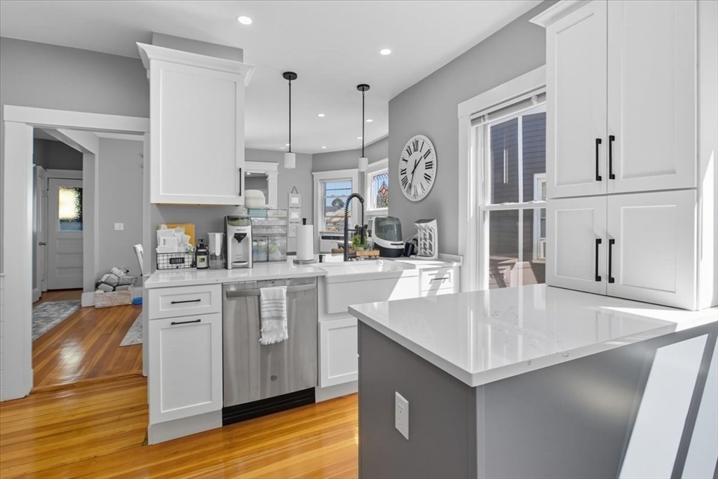 663 Adams Street, Boston, Massachusetts, 2 Bedrooms Bedrooms, 6 Rooms Rooms,1 BathroomBathrooms,Residential Lease,For Rent,Adams Street,73453820