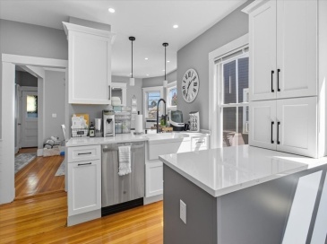 663 Adams Street, Boston, Massachusetts, 2 Bedrooms Bedrooms, 6 Rooms Rooms,1 BathroomBathrooms,Residential Lease,For Rent,Adams Street,73453820
