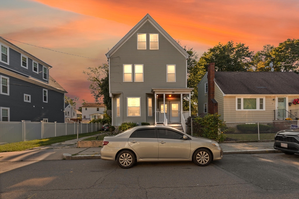 39 Wachusett St, Boston, Massachusetts, 6 Bedrooms Bedrooms, 11 Rooms Rooms,4 BathroomsBathrooms,Residential Income,For Sale,Wachusett St,73438170